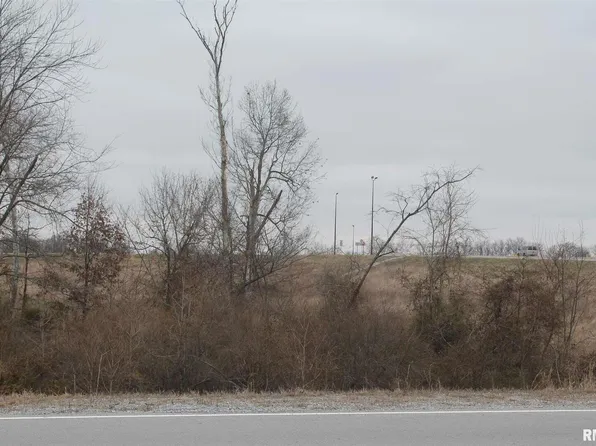 6 Donna Dr, Carterville, IL 62918