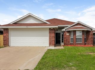 900 Springfield Dr, Cedar Hill, TX 75104
