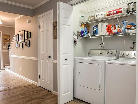 2nd image of 222 Choisy Cres