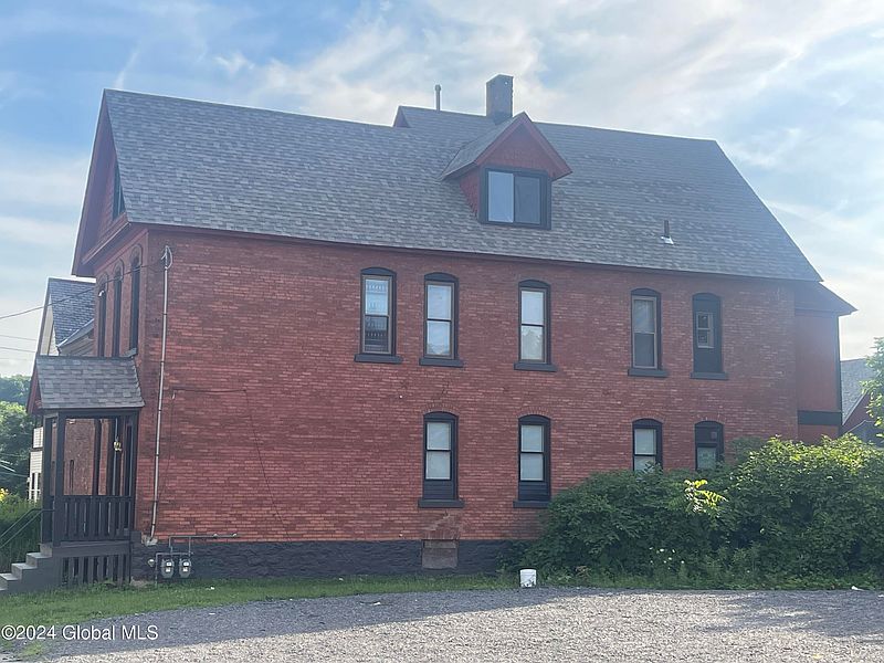 3rd image of 2 Clinton Street