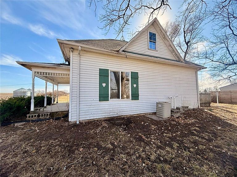 Listing photo 4
