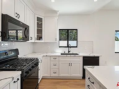 3rd image of 818 N Genesee Ave #818