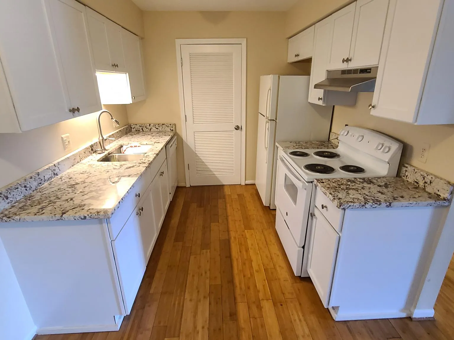 2 bed, 900 sqft, $1,200 — Photo 3