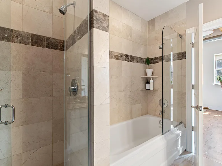 2310 W Nelson St #301 — Photo 14