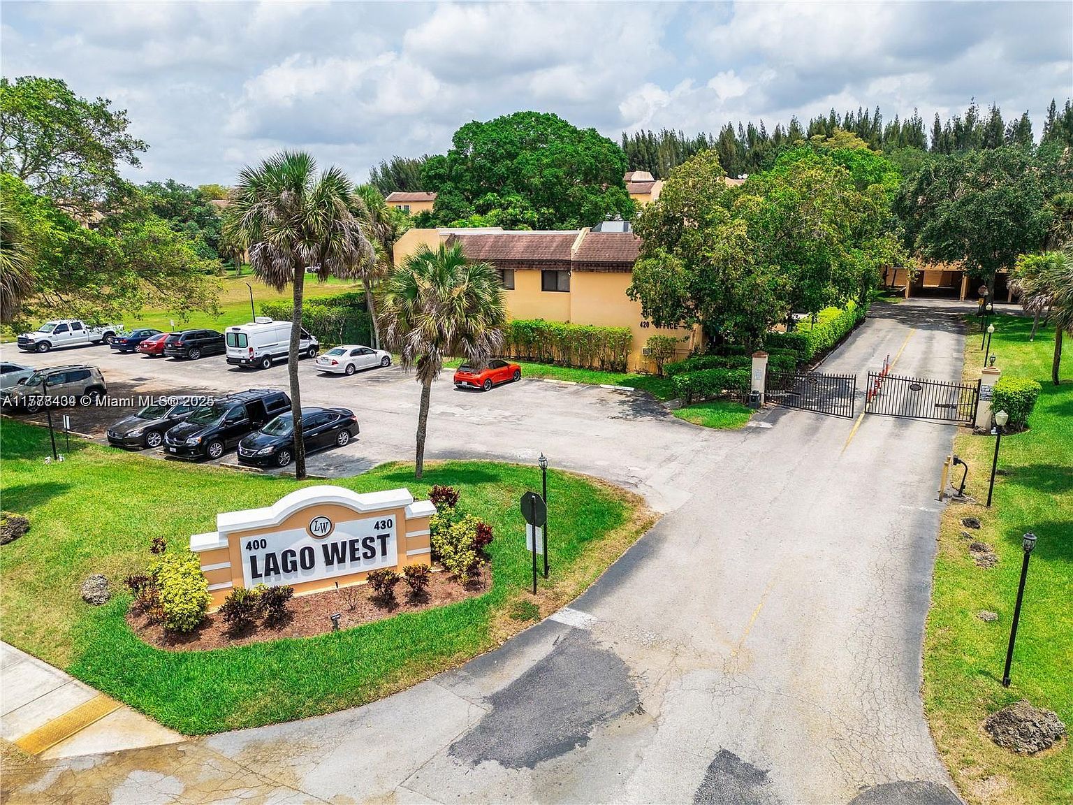 430 Commodore Dr APT 314