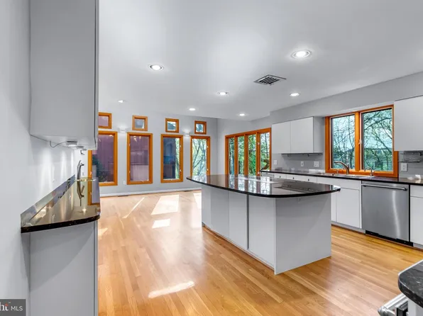 5211 Macarthur Ter NW, Washington, DC 20016