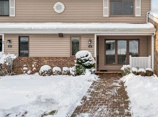 2 W Pond Court, Smithtown, NY 11787