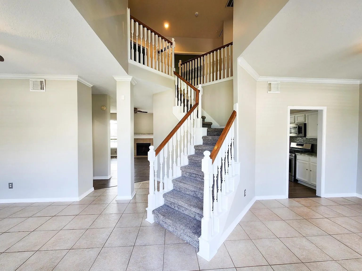 4 bed, 2.5 bath, 2483 sqft, $2,450 — Photo 3