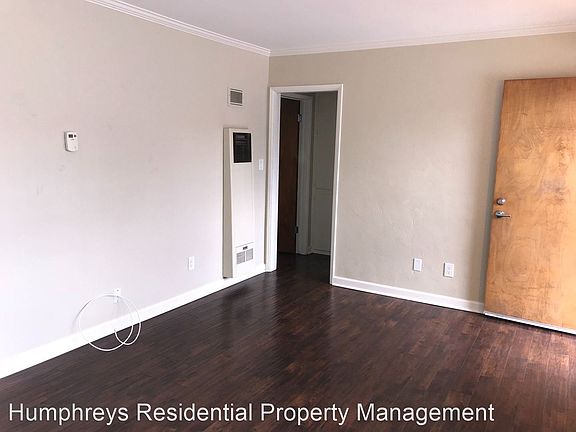 4th image of 3151 N Park Way