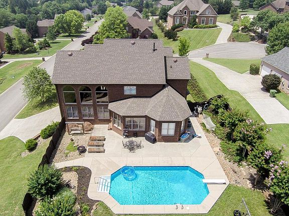 2nd image of 508 Stoneleigh Ln