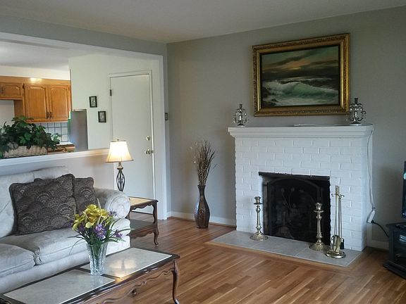 3rd image of 1720 Grace Ave
