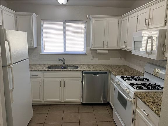 5th image of 915 Audra St