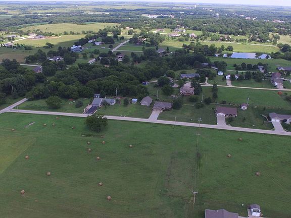 4th image of 701 Meadow Dr