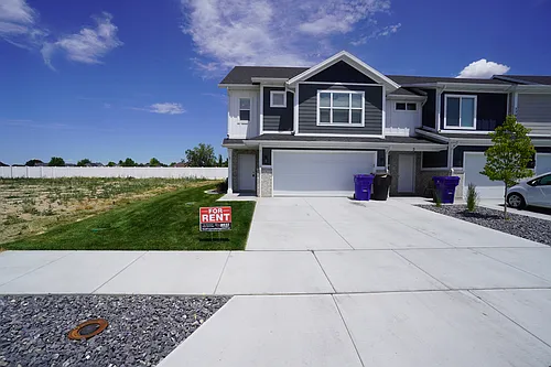3 bed, 2.5 bath, 1620 sqft, $1,895 Photo 1