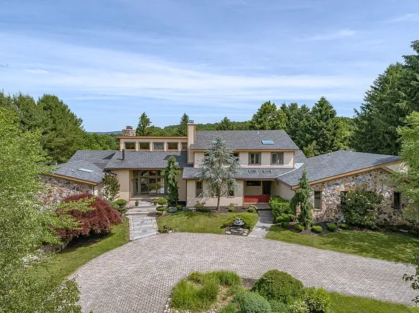 28 Allerton Rd, Lebanon, NJ 08833