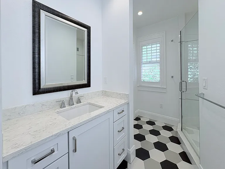 6104 N Suwanee Ave — Photo 25
