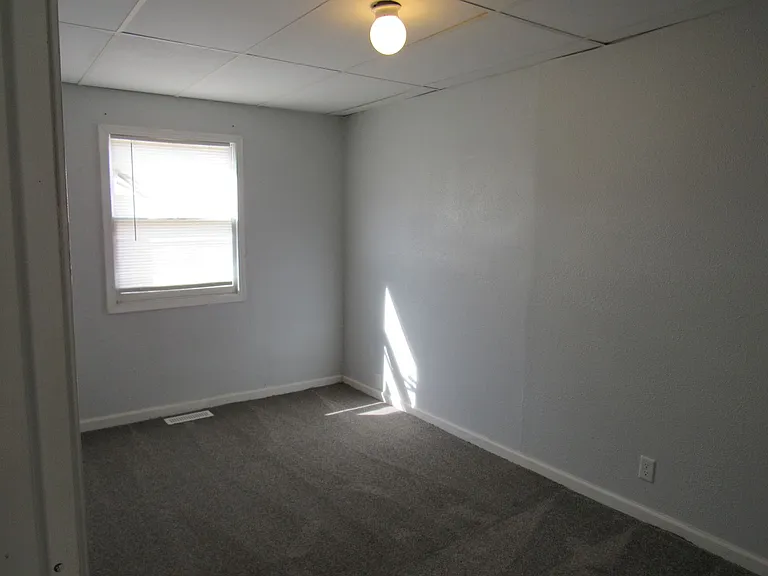 2 Bed 1 Bath in Triplex — Photo 11