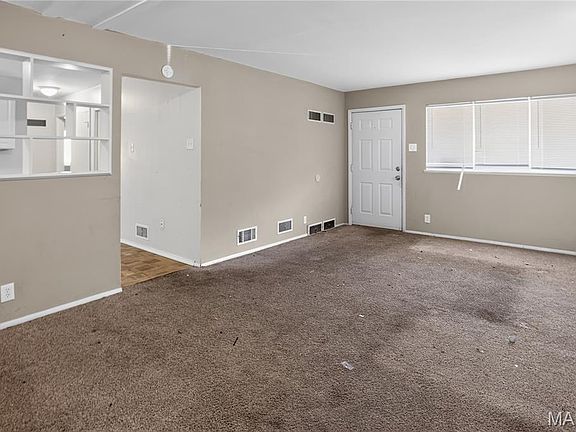 5th image of 10341 Lilac Ave