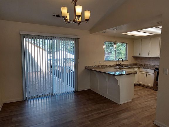 4th image of 2590 Country Club Dr