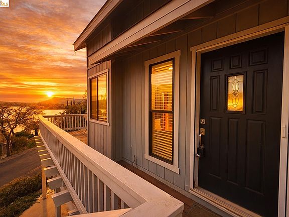 2nd image of 867 Foothill Rd