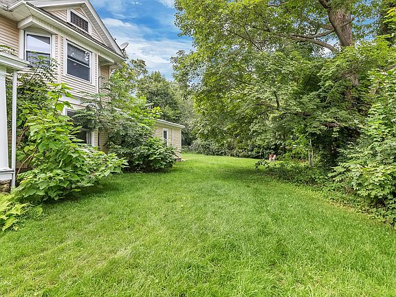 4th image of 19 Charlton Pl