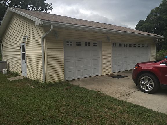 2003--3+car garage & storage