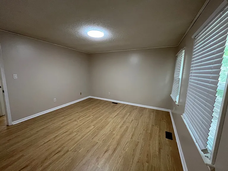 3920 Sherman Oaks Ave — Photo 7