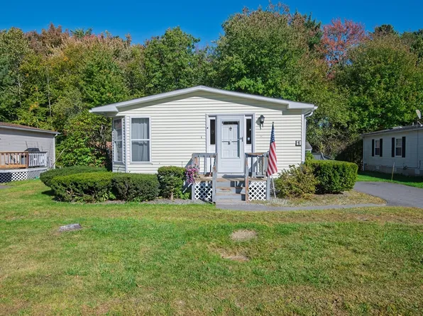 1 Canterbury Ln, Rockland, MA 02370