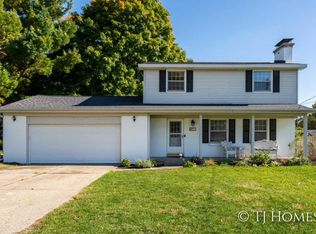 7140 Heatherwood Dr, Jenison, MI 49428