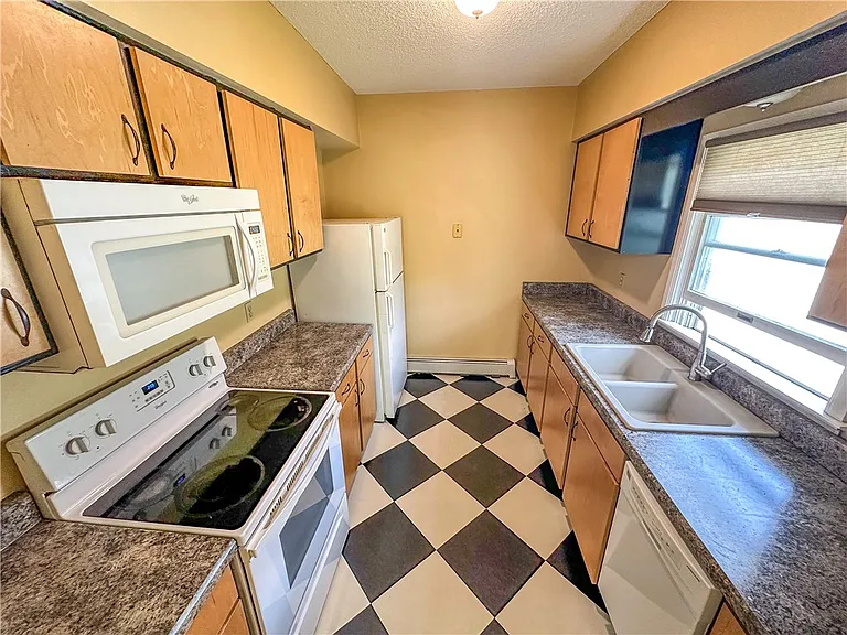 113 Comfort St #6 — Photo 5