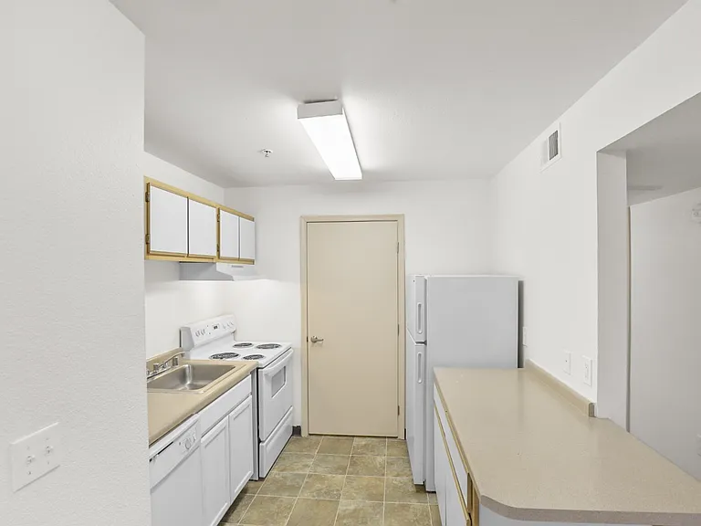 El Paseo Apartments — Photo 12