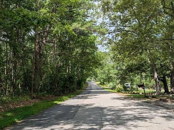 Exterior Neighborhood (street photo)