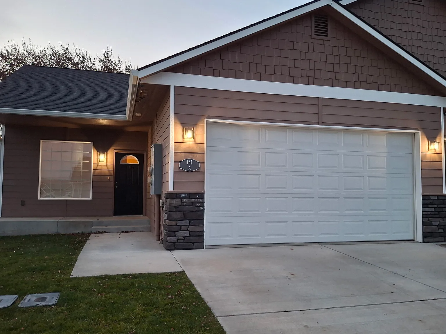 2 bed, 2.5 bath, $1,600 — Photo 1
