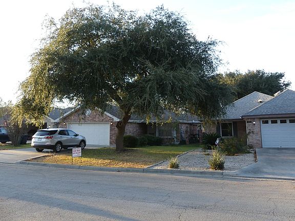 2nd image of 962 Parkdale Dr