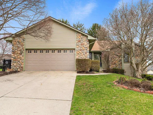 7818 Grayfield Ct, Fort Wayne, IN 46825