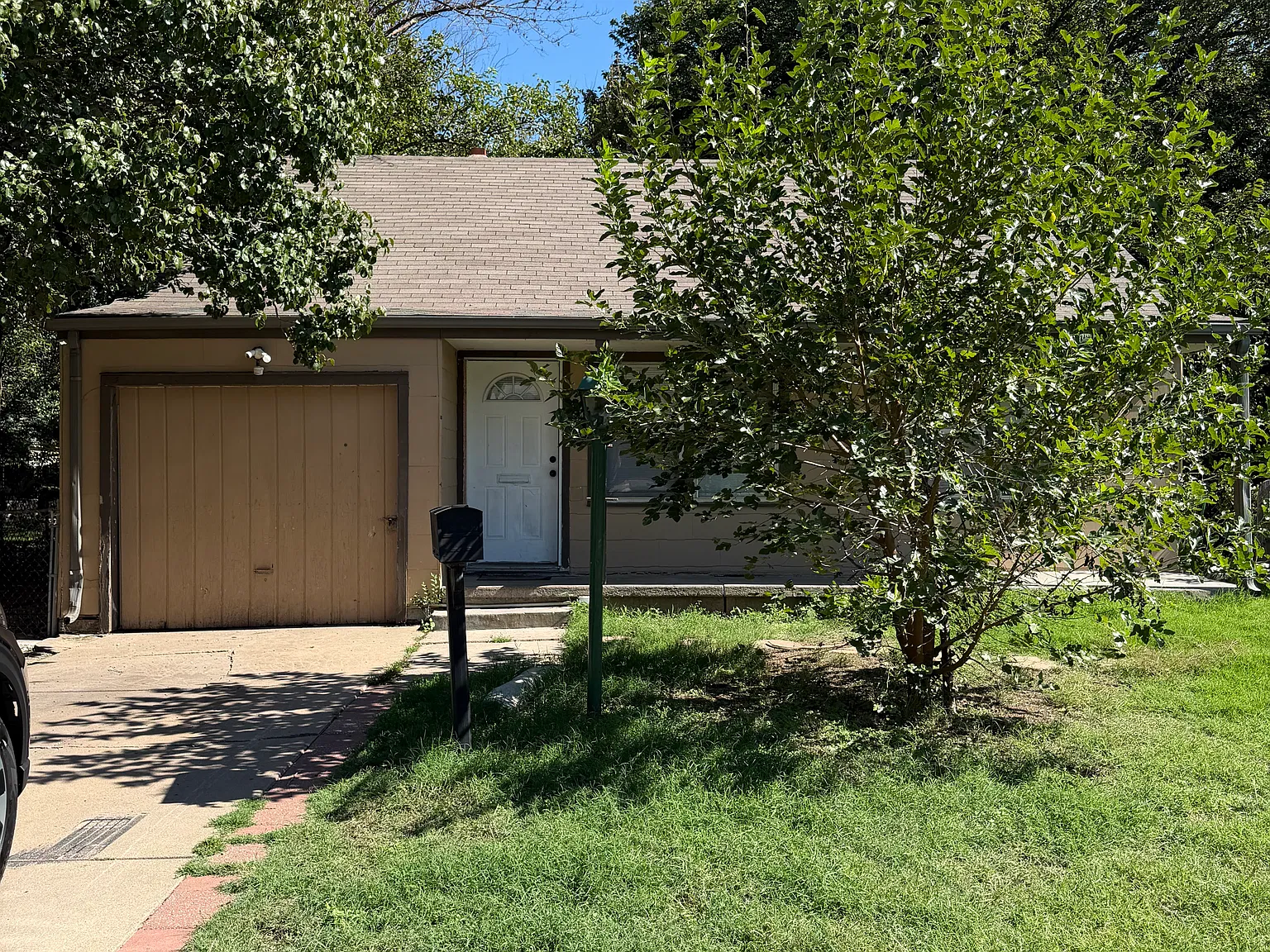 2 bed, 1000 sqft, $1,200 — Photo 1