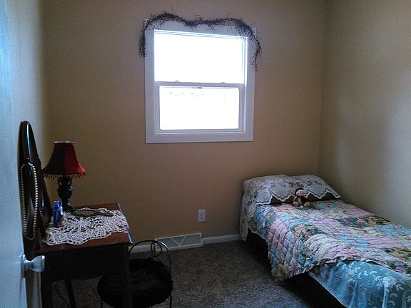 4th image of 727 Pleasant Dr