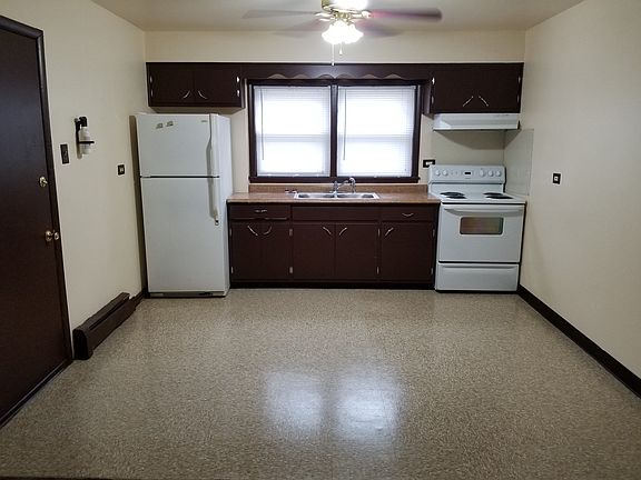2nd image of 15042 Dorchester Ave APT 1E
