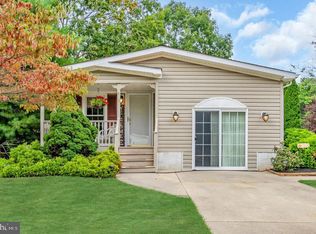 18 Swift Run Dr, Sicklerville, NJ 08081