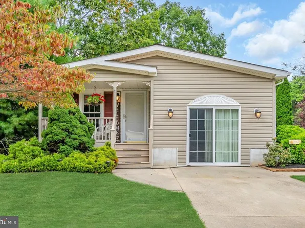 18 Swift Run Dr, Sicklerville, NJ 08081