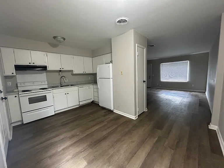 1009 Waring St #1009 — Photo 2