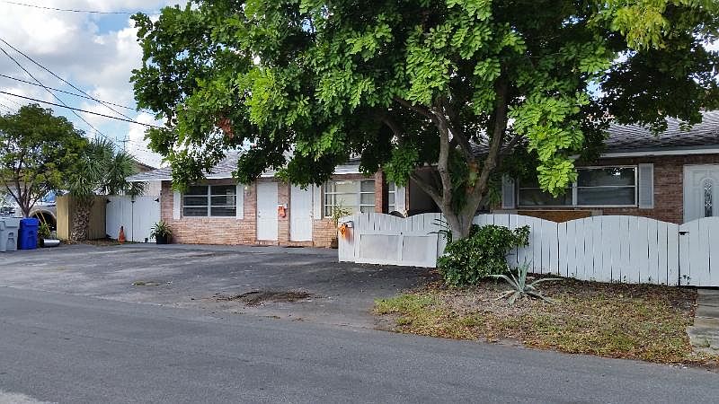 1st image of 1017 NE 9th Ct