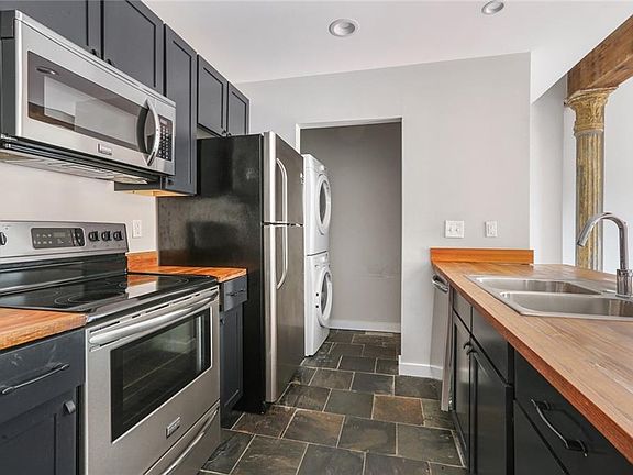 4th image of 709 Jackson Ave #104