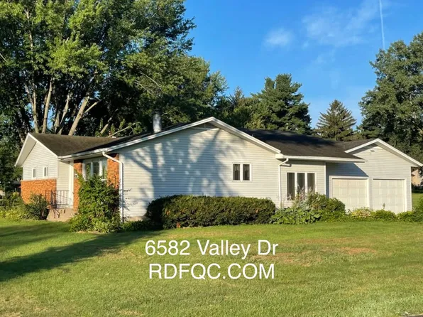 6582 Valley Dr, Bettendorf, IA 52722