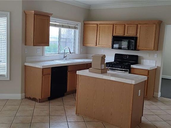 4th image of 4929 Edmonton Dr