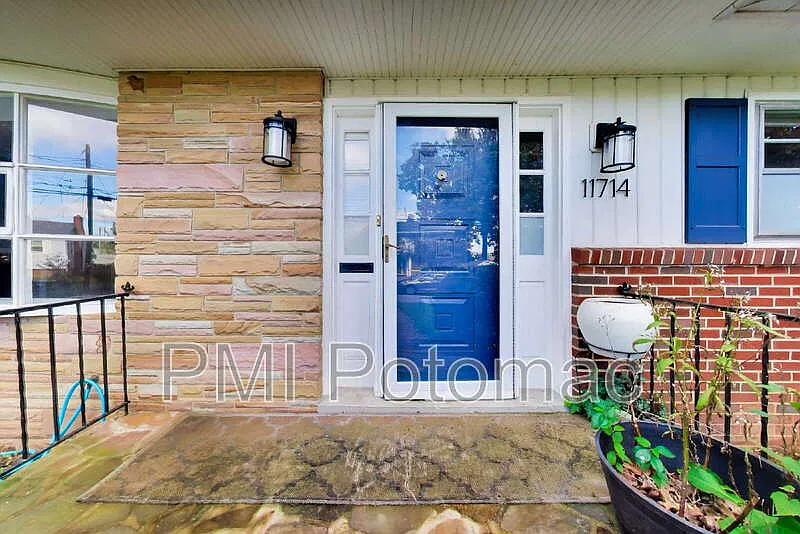 4 bed, 3.0 bath, 2750 sqft, $3,200 — Photo 4