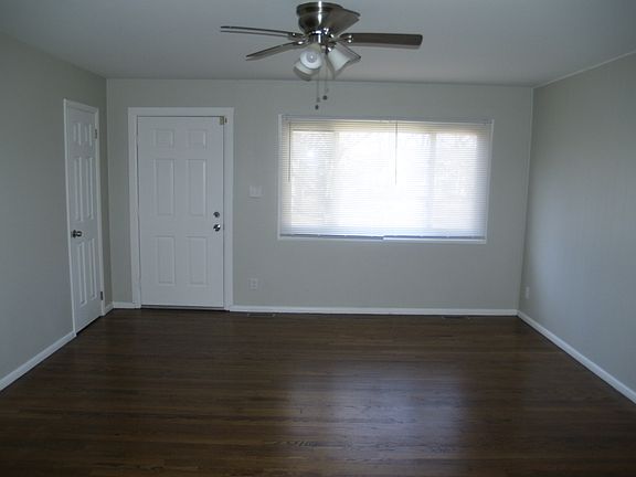 3rd image of 22407 Clyde Ave