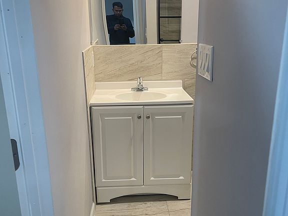 5th image of 218 Hunterdon St #2