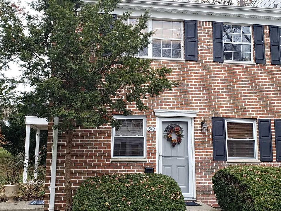 1st image of 812 Towne House Vill #812