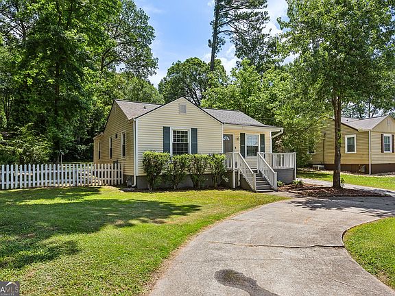 3rd image of 2293 Belmont Cir SE